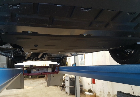 Aluminium Unterfahrschutz für Motor der Marke Mercedes Vito W447