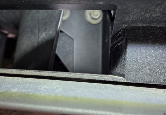Unterfahrschutz für Motor der Marke BMW Seria 5 E60/E61 mit serienmäßige Frontstoßstange