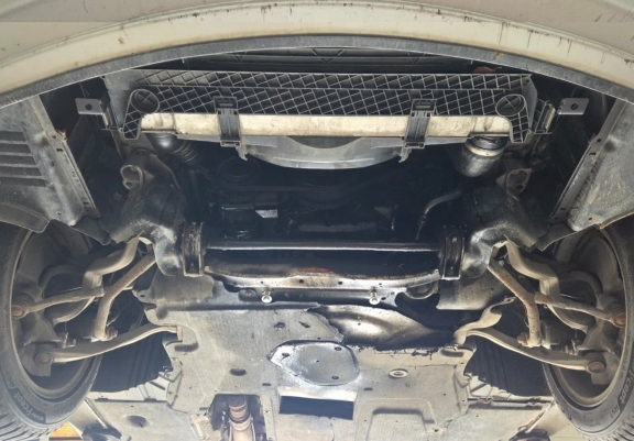 Unterfahrschutz für Motor der Marke BMW Seria 5 E60/E61 mit serienmäßige Frontstoßstange