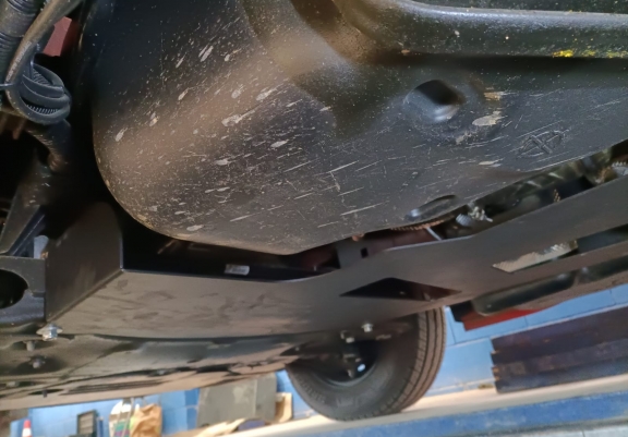 Unterfahrschutz für Katalysator/cat lock der Marke Nissan Interstar